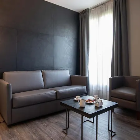 Palace 4*